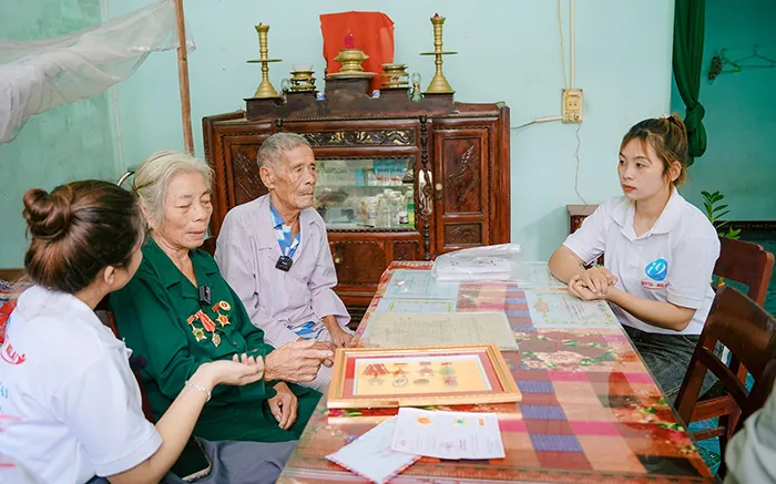 Biểu tượng dịch vụ tận tâm và hỗ trợ khách hàng 24/7 của 98win1